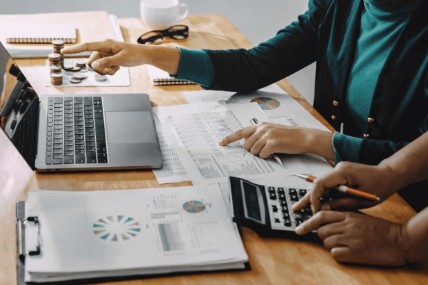 How Monthly Bookkeeping Lowers Corporate Tax Costs