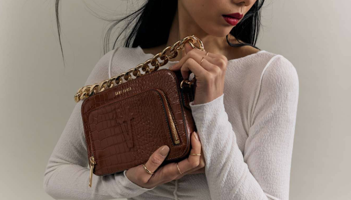 How Handbag Straps Extend the Life and Versatility of Your Bags