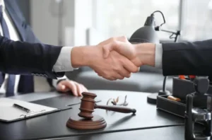 How a Top-Rated Personal Injury Lawyer Can Help After an Accident
